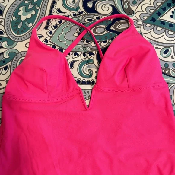 ☀️NWOT Cupshe Deep V Neck Hot Pink Crisscross Back swimsuit L - Picture 5 of 8